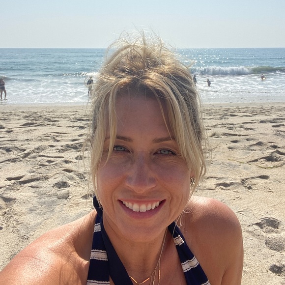 Meet your Posher, Cynthia - Picture 3 of 9